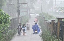 Miền Trung tiếp tục mưa lớn, vùng áp thấp có khả năng mạnh thêm