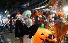 Các cửa hàng ở thành phố Hồ Chí Minh "tung" đồ trang trí Halloween bắt mắt