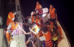 Vụ tàu cá Quảng Nam bị chìm: Dự kiến đưa các ngư dân vào bờ trong 28 đến 30 giờ