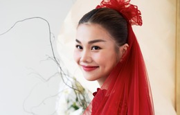 Thanh Hằng diện áo dài đỏ trong ngày vui, Phanh Lee khoe tủ trang sức giá trị