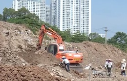 Xử lý núi phế thải xây dựng đổ trộm giữa nội thành Hà Nội