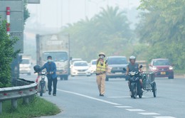 CSGT tăng cường kiểm tra xe máy, xe đạp đi vào làn ô tô trên đường Võ Nguyên Giáp