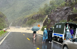 Khánh Hòa đảm bảo an toàn giao thông khi lũ chia cắt