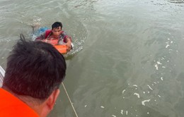 TP Hồ Chí Minh: Cứu nam thanh niên bị nước cuốn trôi trên sông