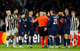 Pha thổi phạt đền gây tranh cãi trong trận Newcastle gặp PSG