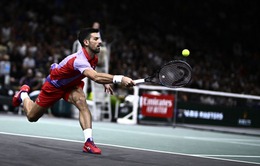 Novak Djokovic vất vả vào tứ kết Paris Masters 2023