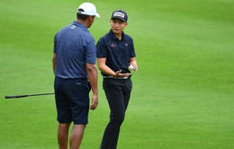 Nguyễn Anh Minh "kèm chặt" huyền thoại golf thế giới Michael Campbell