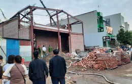 Thái Bình: Sập mái nhà đang thi công khiến nhiều người thương vong