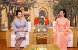 Phu nhân Chủ tịch nước Võ Văn Thưởng và Phu nhân Tổng Bí thư, Chủ tịch nước Trung Quốc Tập Cận Bình giao lưu với sinh viên
