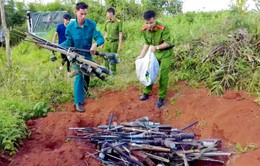 Đắk Nông: Tiêu hủy gần 500 súng tự chế, vũ khí, công cụ hỗ trợ
