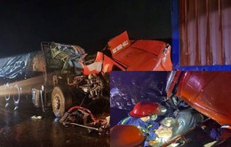 Hà Tĩnh: Cứu người mắc kẹt trong xe sau tai nạn giao thông
