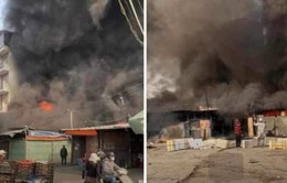 Hà Nội: Cháy khu lán tạm gần chợ nông sản Văn Quán