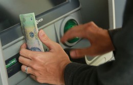 Thủ tướng yêu cầu đảm bảo nhu cầu rút tiền mặt qua hệ thống ATM