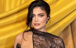 Kylie Jenner phủ nhận phẫu thuật thẩm mỹ "toàn bộ khuôn mặt"