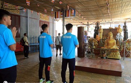 ĐT U22 Việt Nam thăm quan chùa Wat Ounalom, tĩnh tâm trước khi bước vào chiến dịch SEA Games 32