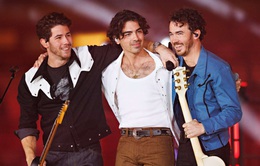 Anh em nhà Jonas Brothers không "dạy dỗ" nhau cách chăm con