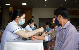 Đà Nẵng: Khám chữa bệnh, phát thuốc miễn phí cho công nhân có hoàn cảnh khó khăn