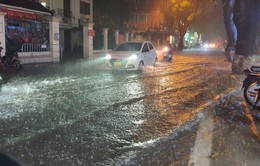 Hà Nội: Nhiều tuyến đường bị ngập do mưa lớn