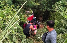 Bình Thuận: Ô tô chở 25 người lao xuống vực khi đổ đèo Đại Ninh
