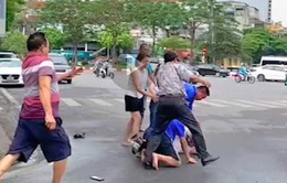 Tạm giữ 2 đối tượng hành hung phóng viên Đài PT-TH Hà Nội