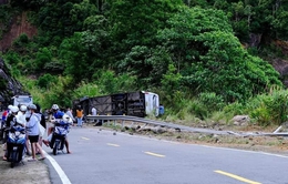 Lật xe khách trên đèo Khánh Lê, 4 người tử vong, nhiều người bị thương