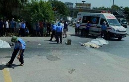 Hà Nội: Ô tô va chạm xe máy, 1 phụ nữ và 2 trẻ em tử vong