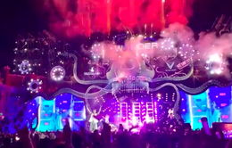 Charlie Puth hát 21 ca khúc trong đêm diễn tại Nha Trang