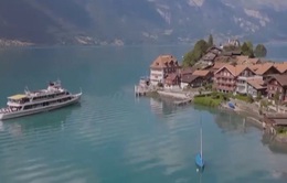 Một ngôi làng Thụy Sĩ bị xáo trộn bởi khách du lịch
