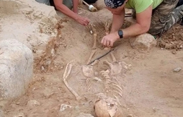 Kỳ lạ đứa trẻ "ma cà rồng" 400 tuổi bị chôn cất với chiếc khóa ở chân