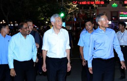 Thủ tướng Singapore Lý Hiển Long thưởng thức ẩm thực, dạo phố đi bộ Hồ Hoàn Kiếm