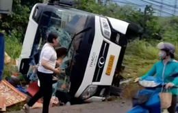 Bình Phước: Xe tải tông xe khách, nhiều người bị thương