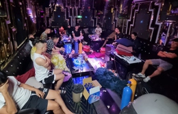 Bắt quả tang nhóm nam nữ ''thác loạn'' ma túy trong quán karaoke