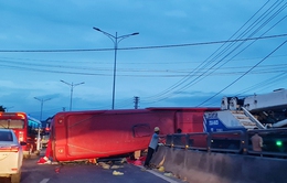 Quảng Bình: Xe khách gặp nạn trên quốc lộ, 5 người bị thương