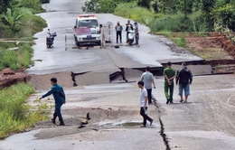 Tây Nguyên: Sạt lở tàn phá nhiều công trình đường xá