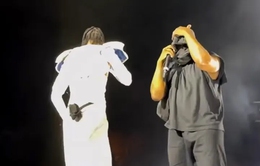 Kanye West biểu diễn lần đầu tiên sau bê bối đời tư: Quên lời bài hát