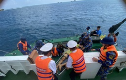 BTL Vùng 4 Hải Quân dùng tàu tuần tra hỗ trợ nạn nhân cấp cứu
