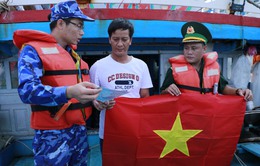 Tuyên truyền chống khai thác thủy sản bất hợp pháp cho ngư dân huyện đảo Phú Quý