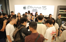 Người dùng Việt nhận iPhone 15 trong đêm