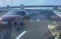 Nữ tài xế đi ngược chiều trên cao tốc Mỹ Thuận - Cần Thơ