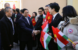 Thủ tướng thăm Trung tâm Thương mại của người Việt ở Hungary