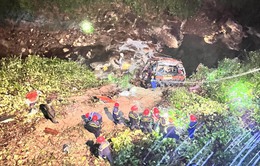 Hiện trường kinh hoàng vụ xe khách chở 22 người lao xuống vực ở Đà Nẵng