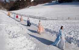Dàn mẫu Việt catwalk trên tuyết trắng, dưới cái lạnh -8 độ tại Hàn Quốc