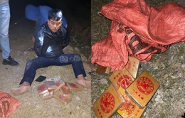 Bắt quả tang đối tượng vận chuyển 8 bánh heroin tại Lai Châu