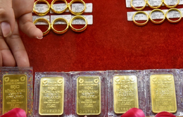 Đề xuất dùng thuế điều tiết mua bán vàng