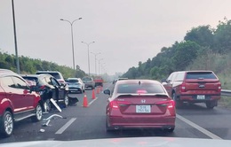 Tai nạn liên hoàn, cao tốc Long Thành - Dầu Giây kẹt xe hàng chục km