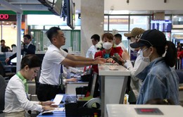 Sân bay Tân Sơn Nhất chật kín người về quê đón Tết