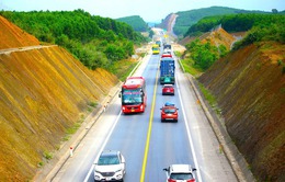 Hạn chế xe khách, xe tải vào cao tốc Cam Lộ - La Sơn