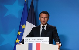 Pháp đối mặt với nguy cơ khủng hoảng ngân sách, có thể bị hạ bậc xếp hạng tín nhiệm quốc gia