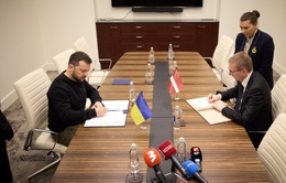 Ukraine và Latvia ký thỏa thuận an ninh 10 năm