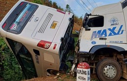 Tạm giữ tài xế xe khách chở đoàn Cục QLTT trong vụ tai nạn ở Kon Tum